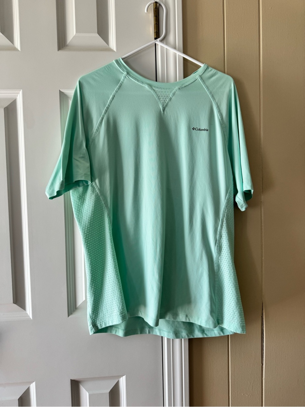 Columbia Women’s Mint Green Performance Tee